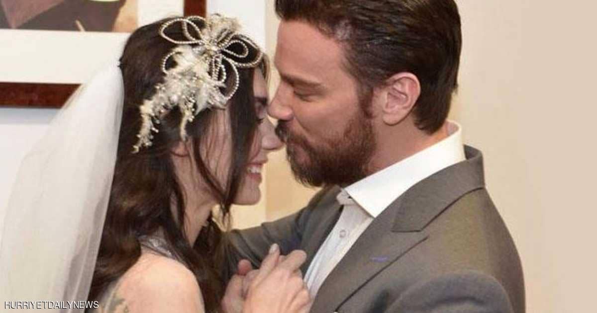 "اللباس الفاضح".. ممثلة تركية تثير ضجة بفستان الزفاف