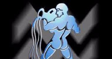 حظك اليوم الاثنين 7/1/2019 برج الدلو على الصعيد المهنى والعاطفى والصحى.. قادر على احتواء الشريك