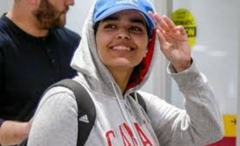 بعد أكلها للحم الخنزير..."رهف القنون" تسخر من عائلتها في صور جديدة لها