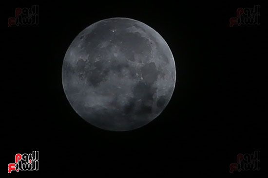العالم يشهد أول خسوف كلى للقمر فى عام 2019 لمدة 63 دقيقة
