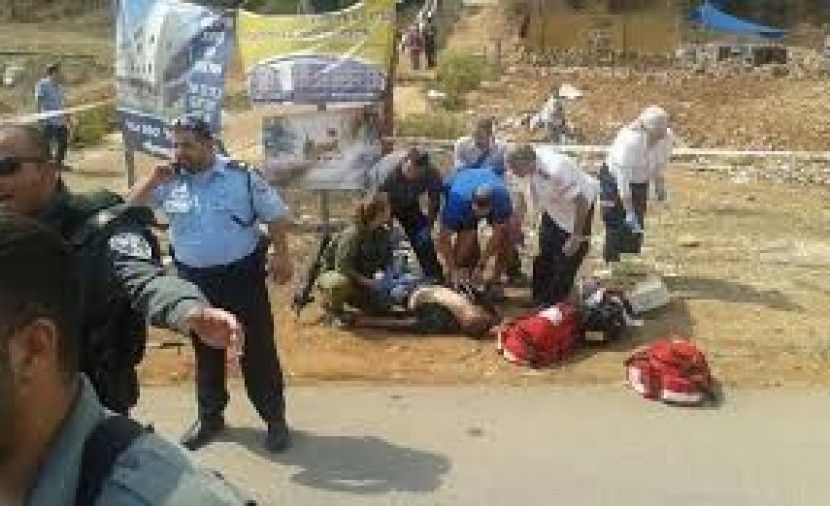 إصابة شاب بزعم محاولته طعن جندي إسرائيلي في حاجز "حوارة"