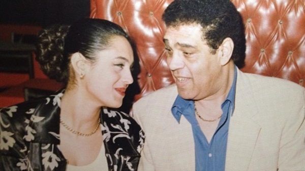 صورة لا تنسى | سامي العدل مع ابنته وزوجته الأخيرة