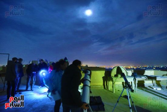 العالم يشهد أول خسوف كلى للقمر فى عام 2019 لمدة 63 دقيقة