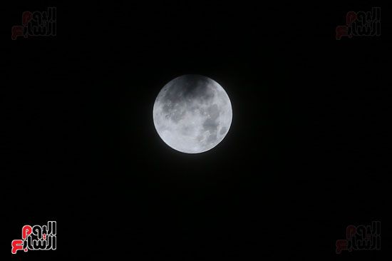 العالم يشهد أول خسوف كلى للقمر فى عام 2019 لمدة 63 دقيقة