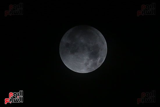 العالم يشهد أول خسوف كلى للقمر فى عام 2019 لمدة 63 دقيقة
