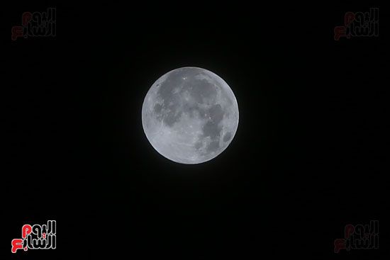 العالم يشهد أول خسوف كلى للقمر فى عام 2019 لمدة 63 دقيقة