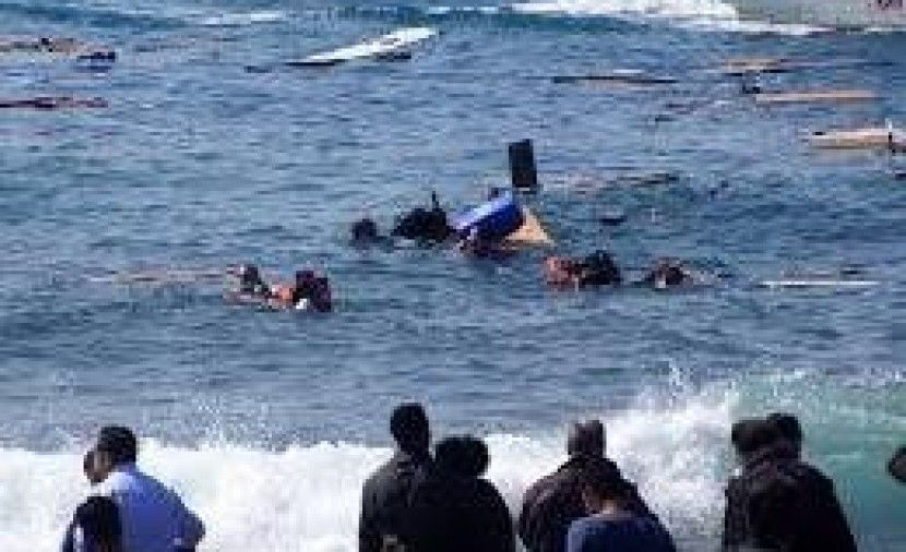 الكشف عن تفاصيل غرق قارب يقل مهاجرين غزيين إلى اليونان