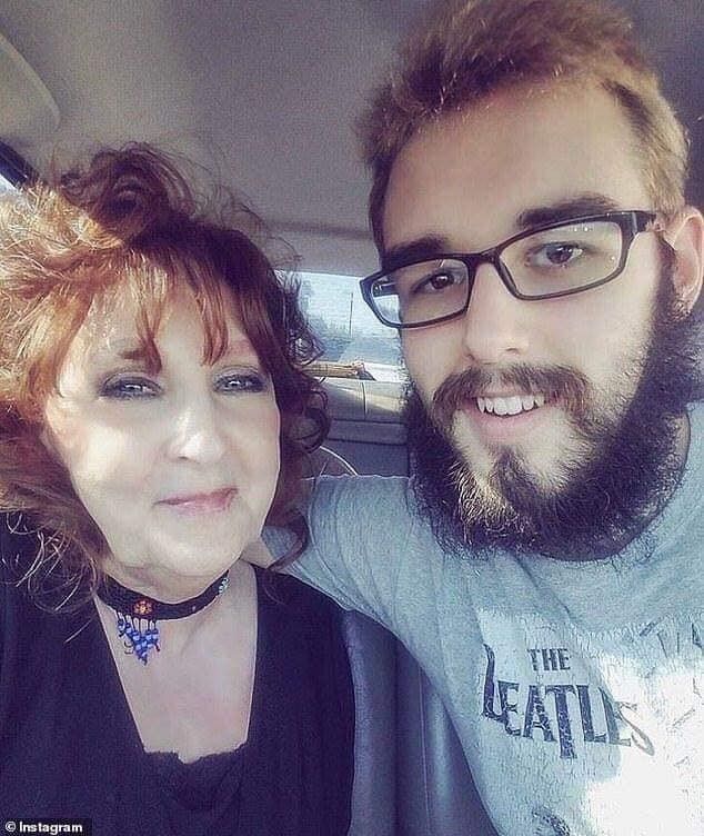 شاهد بالصور.. شاب يتزوج من مسنة 73 عاما بعد قوعه في غرامها