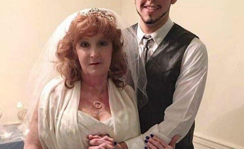 شاهد بالصور.. شاب يتزوج من مسنة 73 عاما بعد قوعه في غرامها