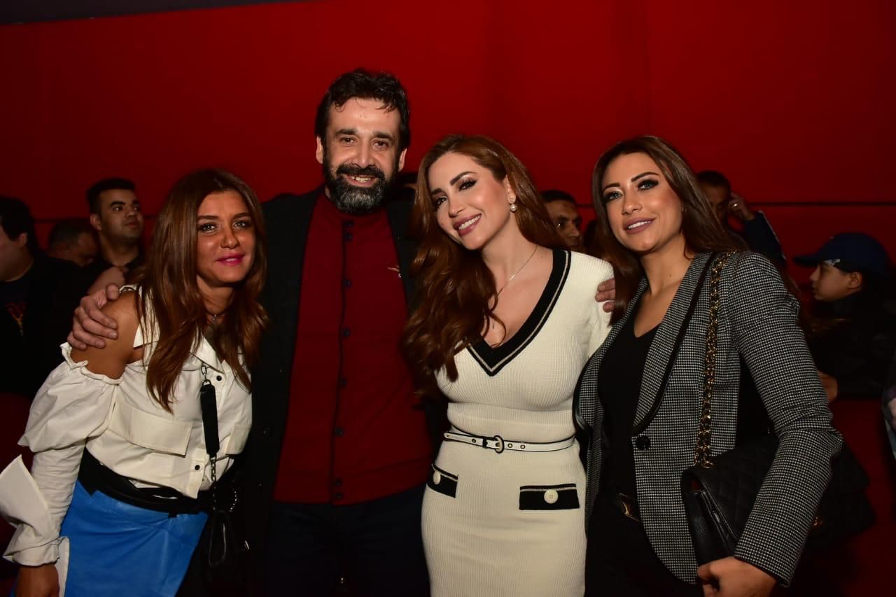 فيدو وصور.. نسرين طافش تحرج كريم عبد العزيز فى وجود زوجته