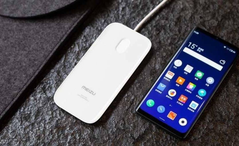 يعتبر أول هاتف بدون أزرار في العالم.