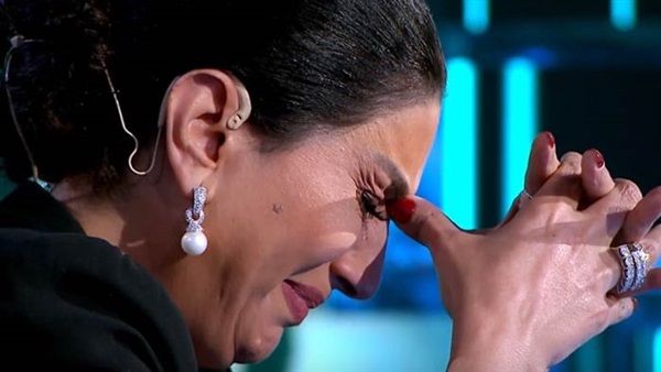 وفاء عامر عن طفل البلكونة : اختي ماتت عشان عيل