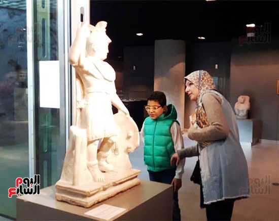 صور.. لأول مرة بمصر مجسمات فى العرض المتحفى لفاقدى البصر.. متحف الآثار بمكتبة الإسكندرية يبدأ...