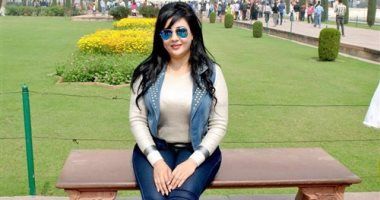 منى الغضبان تدخل نوبة بكاء عقب حجزها بقسم مدينة نصر فى واقعة الفيديو الجنسى