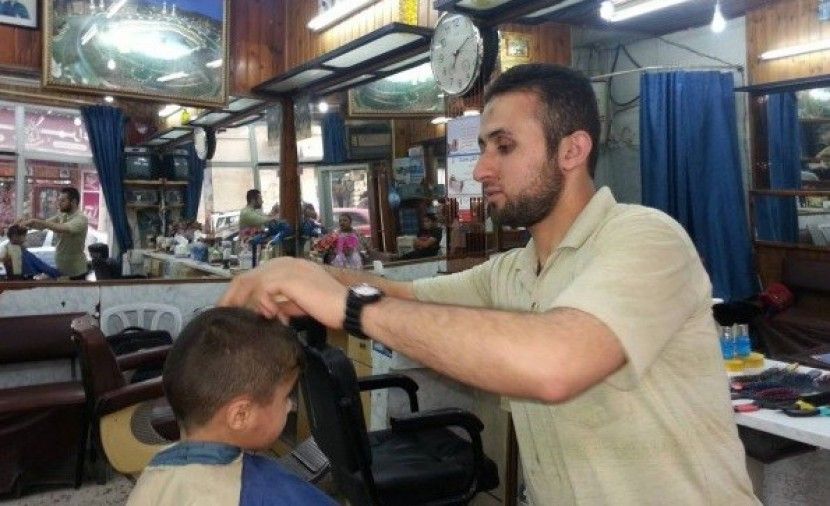 سفير مهنة الحلاقة في فلسطين يتطلع الى تأسيس رابطة لمصففي الشعر في الوطن العربي