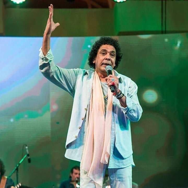 بالصور.. محمد منير يلهب حماس جمهوره في حفل دبي