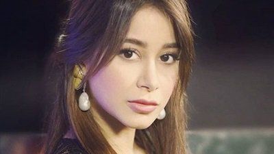 أول تعليق لـ أسيل عمران موديل كليب تامر حسني بعد نجاح ناسيني ليه