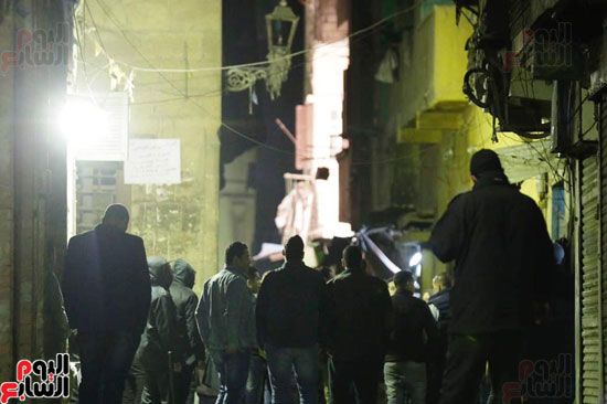 صور.. "اليوم السابع" بموقع انفجار "الدرب الأحمر".. تهشم واجهات 5 محال تجارية