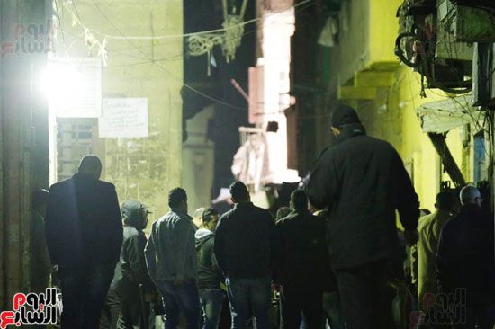 صور.. "اليوم السابع" بموقع انفجار "الدرب الأحمر".. تهشم واجهات 5 محال تجارية