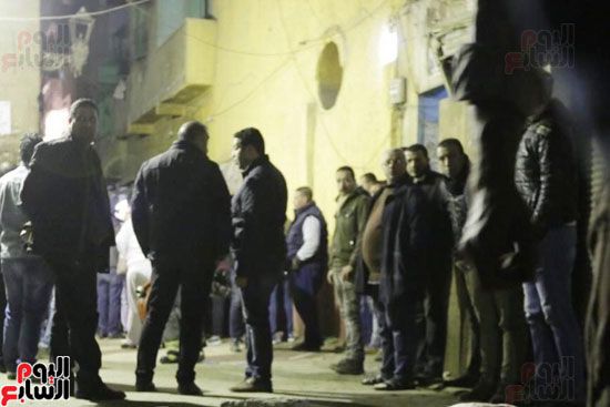 صور.. "اليوم السابع" بموقع انفجار "الدرب الأحمر".. تهشم واجهات 5 محال تجارية