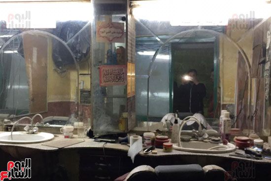 صور.. "اليوم السابع" بموقع انفجار "الدرب الأحمر".. تهشم واجهات 5 محال تجارية