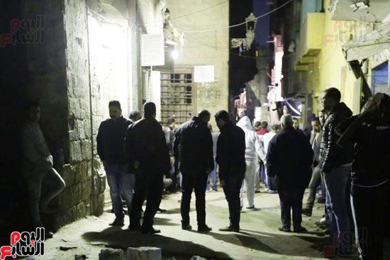 صور.. "اليوم السابع" بموقع انفجار "الدرب الأحمر".. تهشم واجهات 5 محال تجارية