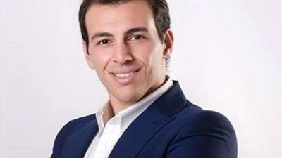 رامي رضوان ينشر صورة بصحبة زوجته وليلى علوي