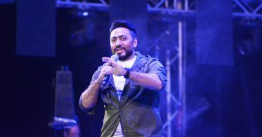 فيديو وصور.. قبل صعوده على المسرح.. حفل تامر حسنى فى السعودية "كامل العدد"