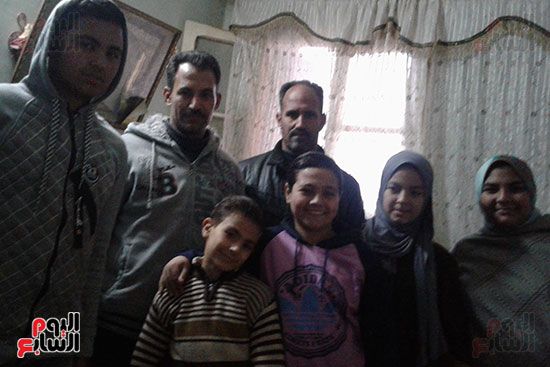 صور.. اليوم السابع داخل منزل منقذ مصابى حادث قطار رمسيس .. البطل وليد مرضى: "اللى عملته واجب...