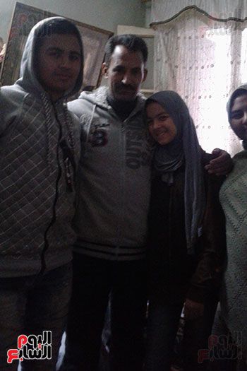 صور.. اليوم السابع داخل منزل منقذ مصابى حادث قطار رمسيس .. البطل وليد مرضى: "اللى عملته واجب...