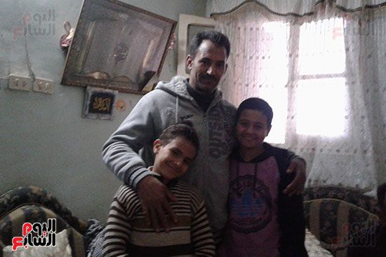 صور.. اليوم السابع داخل منزل منقذ مصابى حادث قطار رمسيس .. البطل وليد مرضى: "اللى عملته واجب...