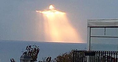 الشمس تجسد "المسيح" على بحر مدينة أجروبولى الإيطالية.. اعرف الحكاية