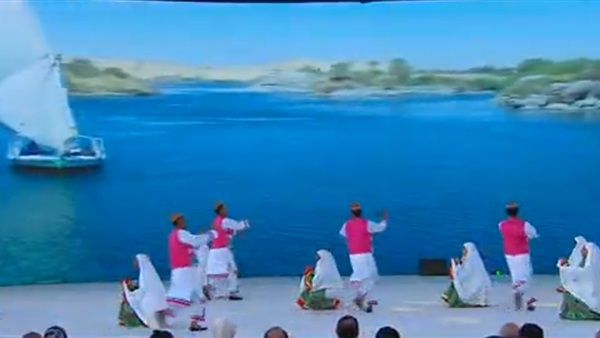 دمج أغنية محمد منير"سيه سيه" بأغنية "حلاوة يا حلاوة" بـ ملتقى الشباب العربي والإفريقي