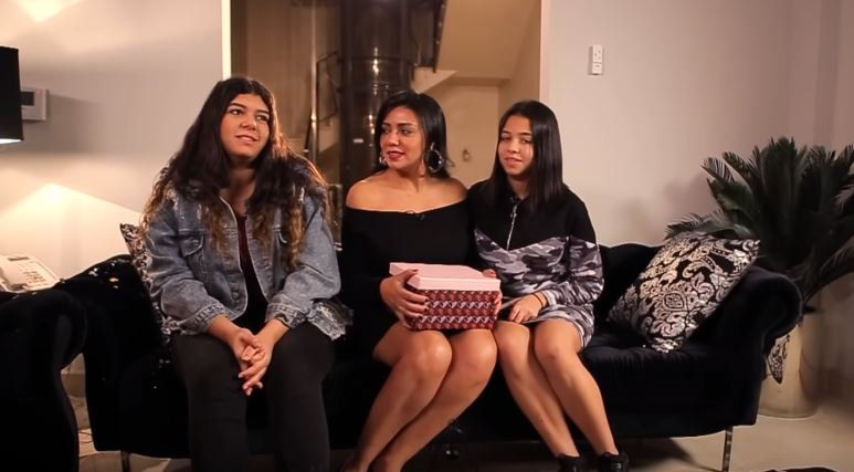 شاهدوا مفاجأة ابنتا رانيا يوسف غير المتوقعة لها في عيد الأم