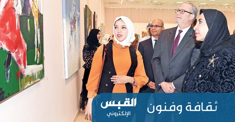 الفن التشكيلي في عالم تسقط أبوابه