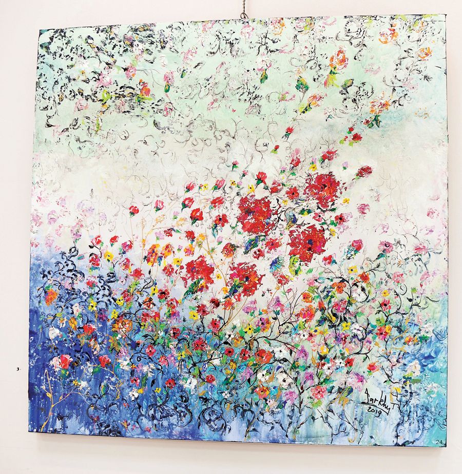 الفن التشكيلي في عالم تسقط أبوابه