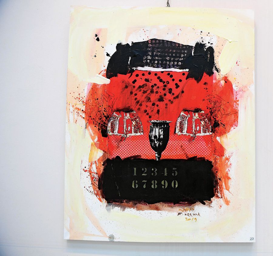 الفن التشكيلي في عالم تسقط أبوابه