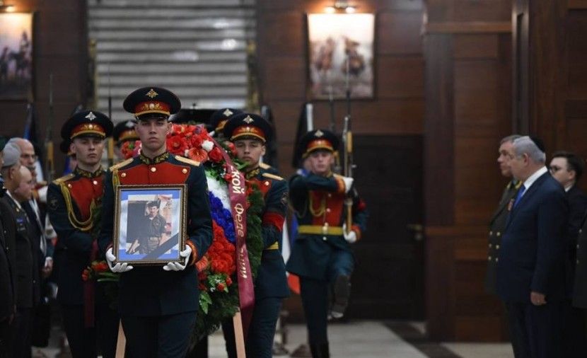 روسيا تسلم نتنياهو رفات جندي اسرائيلي قتل ودفن في سوريا قبل 37 عاما ( صور )