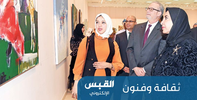 الفن التشكيلي في عالم تسقط أبوابه