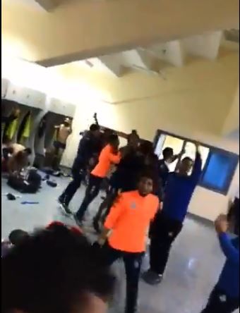 لاعبو بيراميدز يحتفلون بالفوز على الأهلى .. فيديو