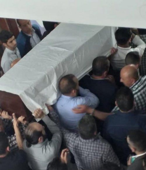 انهيار ودموع في جنازة راغد قيس ناقد "شرطة المشاهير" بحضور النجوم..فيديو وصور