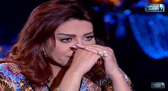 وفاء عامر تدخل في نوبة بكاء شديدة على الهواء