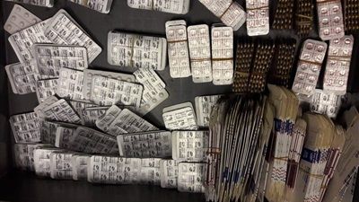 خبأها راكب قادم من تركيا.. ضبط أدوية سرطان مهربة في مطار الغردقة