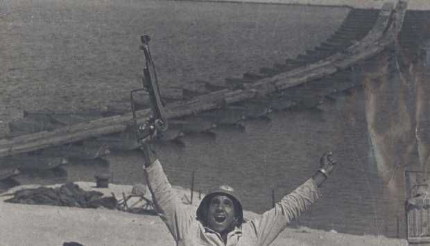 بعد وفاته.. ما لا تعرفه عن صاحب أشهر صورة فى حرب أكتوبر