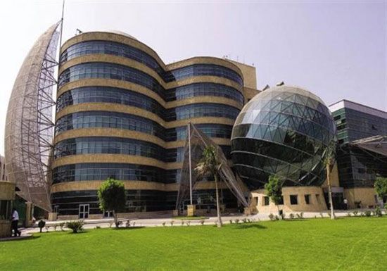 لفتة إنسانية بحجم الكينج.. محمد منير يضرب عملين للخير بحجر واحد.. تقاضى نصف مليون جنيه فقط من مستشفى...