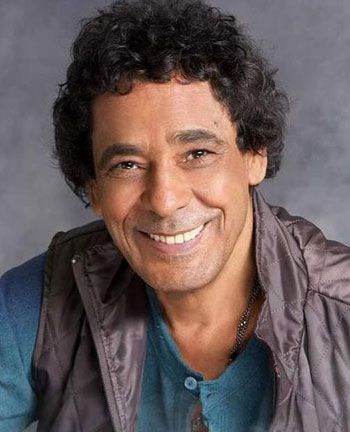 لفتة إنسانية بحجم الكينج.. محمد منير يضرب عملين للخير بحجر واحد.. تقاضى نصف مليون جنيه فقط من مستشفى...