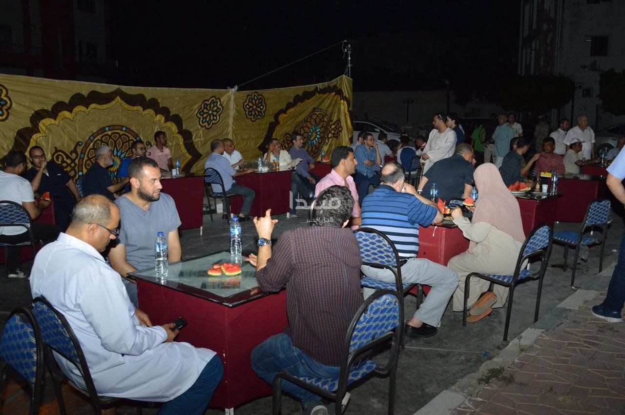 صور| إفطار جماعى للأطباء والمرضى بمستشفى العريش