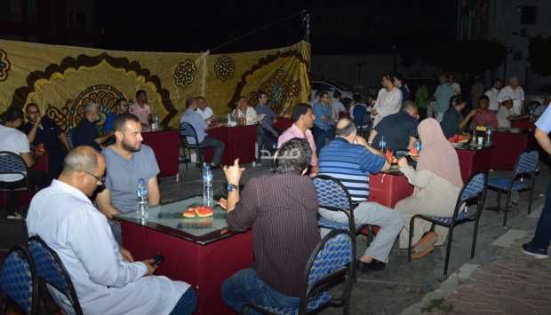 صور| إفطار جماعى للأطباء والمرضى بمستشفى العريش