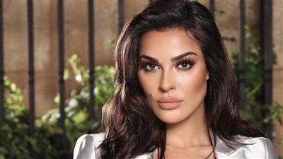 شاهد.. نادين نجيم بعد حلاقة شعرها في الحلقة الأخيرة من خمسة ونص