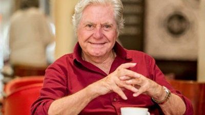 في سن الـ79 .. هل عاد حسين فهمي إلى حب حياته.. صور